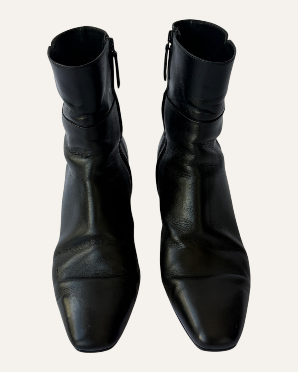 Aquazzura black leather ankle boots with squared toe and inside zip
