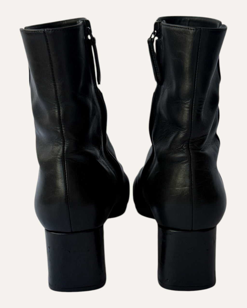 Aquazzura black leather ankle boots with squared toe and inside zip