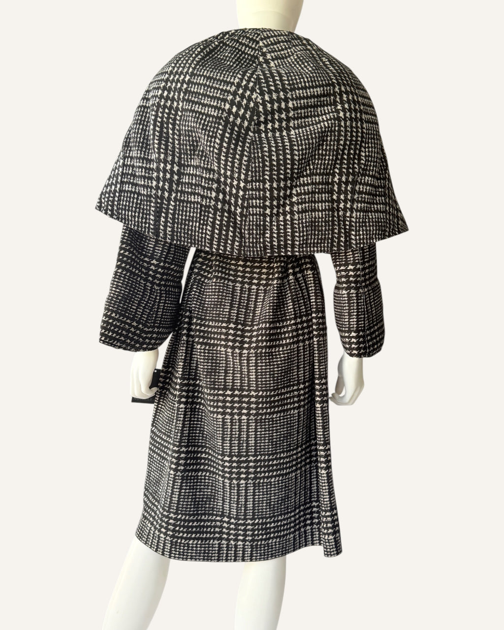 Norma Kamali black and white houndstooth plaid belted cape coat with oversized convertible collar, size 42 XL