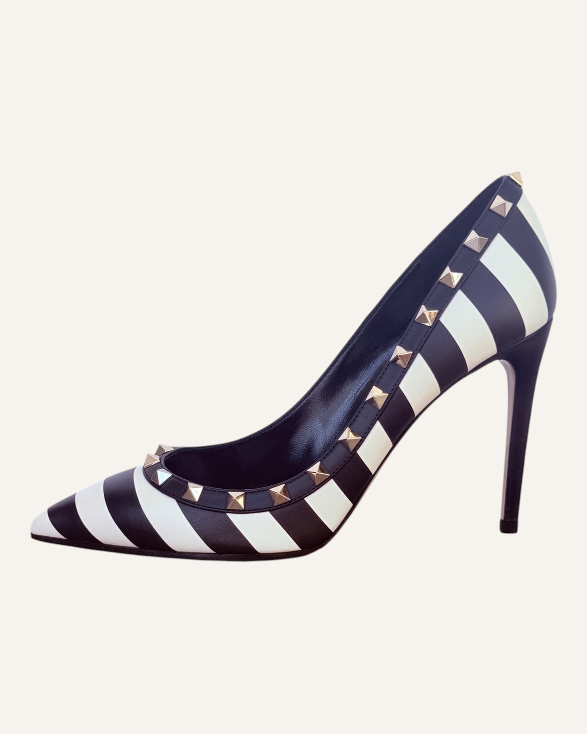 Valentino Garavani black and ivory striped leather Rockstud pumps with pyramid studs and stiletto heel, size 39